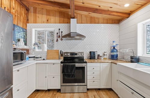 Huntsville Cottage | Otter Lake | Waterfront | Private and secluded