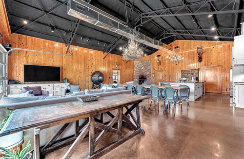 Fayetteville House | Ottobahn Farm, Quiet Farm Home on River 15 min from UofA