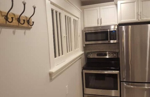 South London Apartment | Otylja Suite in Wortley Village (King Size Bed)n