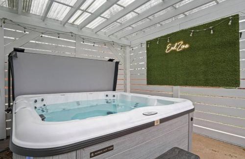 Norman House | OU Hideaway Relaxing Hot Tub Pool Table