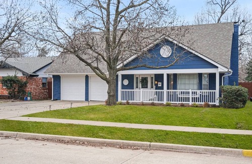 Norman House | OU Hideaway | Relaxing Hot Tub + Pool Table