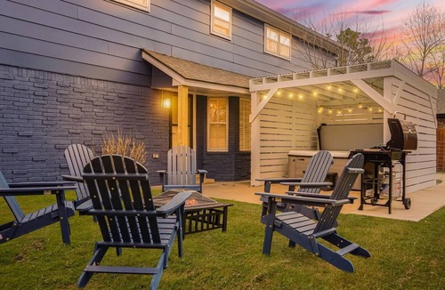 Norman House | OU Hideaway | Relaxing Hot Tub + Pool Table