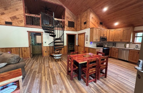Mount Ida Cabin | Ouachita Crystal Cabin 2
