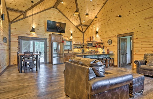 Whitesboro Cabin | Ouachita Mtn Home: Near ATV & Hiking Trails!