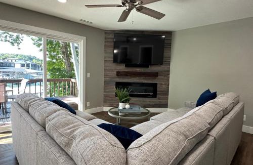 Lake Ozark House | Our Cove Retreat - Perfect for Swimming, Tanning & Prime Location Fun!