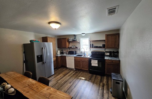 Albany House | Our house is your house. Serene 3 bed 1 bath on Albany's golf course.