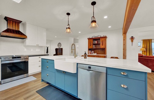 Canyon Rim House | Our "Slice of Heaven, located near ski resorts, U of U and Downtown Salt Lake