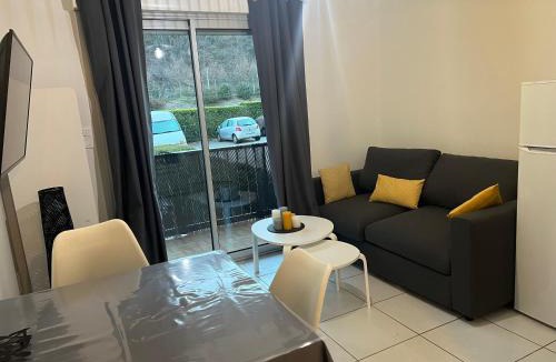 Savignac-les-Ormeaux Apartment | Ourea