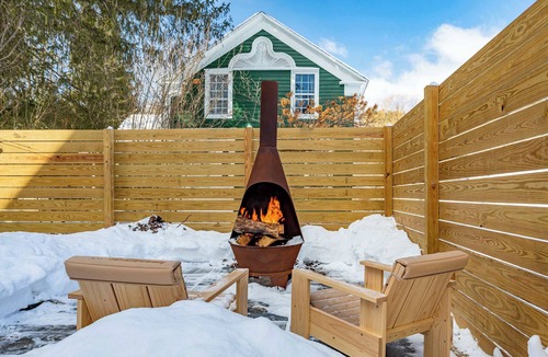 Roxbury Apartment | Out Back at The Roxbury Main