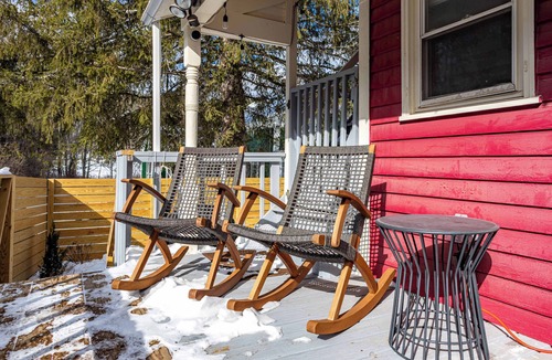 Roxbury Apartment | Out Back at The Roxbury Main