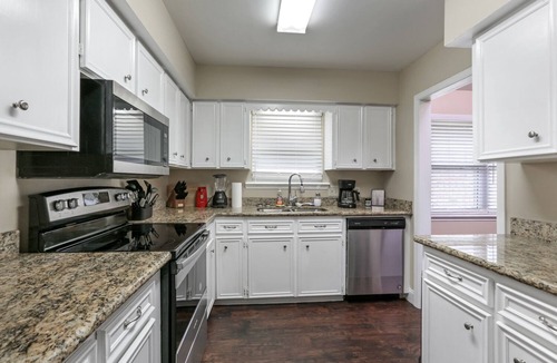 South Baton Rouge House | Out of Town Workers Welcome - 10 minutes to LSU