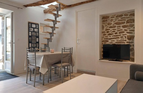 Saint-Carne House | Outbuilding with local charm