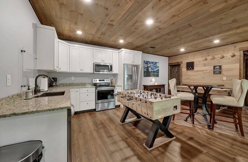 Morganton Cabin | Outdoor Barrel Sauna, Hot Tub, Fire Pit, 2 Full Kitchens,