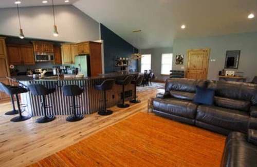 Victor Apartment | Outdoor Enthusiast Oasis