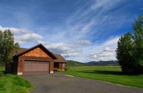 Victor Apartment | Outdoor Enthusiast Oasis