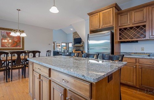 The Galena Territory House | Outdoor Hot Tub, Pool Table, Huge Fire Pit - Close 2 Pools!
