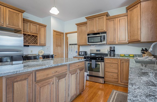 The Galena Territory House | Outdoor Hot Tub, Pool Table, Huge Fire Pit - Close 2 Pools!