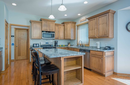 The Galena Territory House | Outdoor Hot Tub, Pool Table, Huge Fire Pit - Close 2 Pools!
