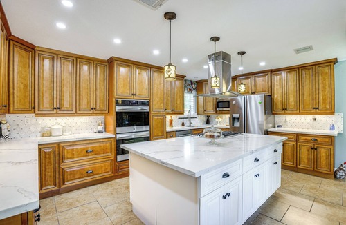 Humble House | Outdoor Kitchen & Hot Tub: Tranquil Home in Humble