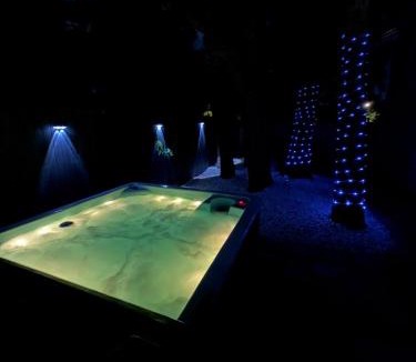Bradenton Villa | Outdoor Movies, Hot Tub, Fire Pit & Near AMI 7 miles away