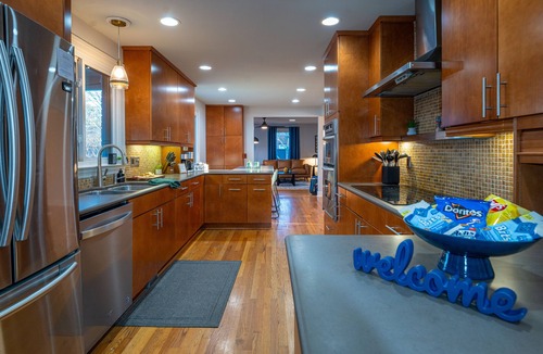 Nashville House | Outdoor Oasis - Hot Tub, 2 firepits, Bar, Music FUN - pet friendly