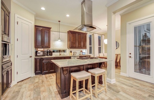 Greater East End House | Outdoor Oasis in Downtown Houston with Pool & Hot-Tub