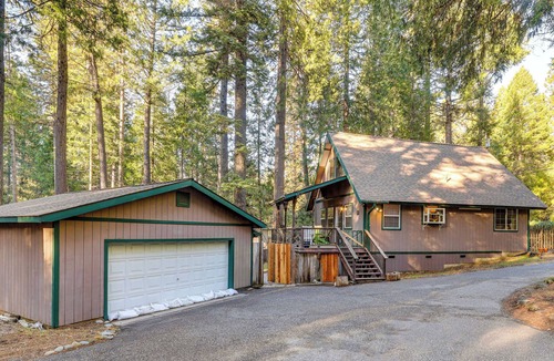 Nevada City Cottage | Outdoor Oasis: Modern Nordic Home By Lake!