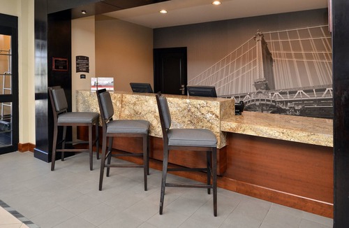 Hollywood Park Condo | Outdoor Pool and Hot Tub + Free Breakfast | Only 15 Minutes from Six Flags!