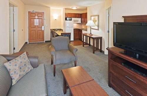 Greenwich Apartment | Outdoor Pool. Free Breakfast. Gym. Perfect for Groups!