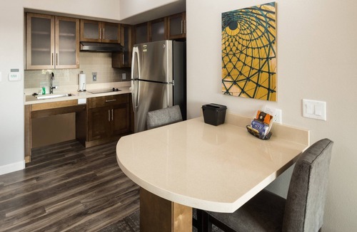 Lake Jackson Condo | Outdoor Pool. Free Breakfast. Great Location!