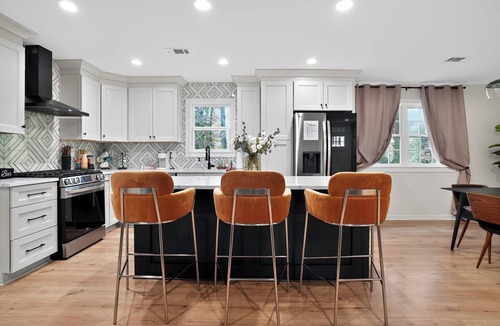 Snellville House | Outdoor Projector, Arcade, Fire Pit, 2 Living Rooms, Fire Pit, and more!