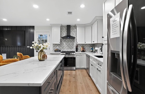 Snellville House | Outdoor Projector, Arcade, Fire Pit, 2 Living Rooms, Fire Pit, and more!