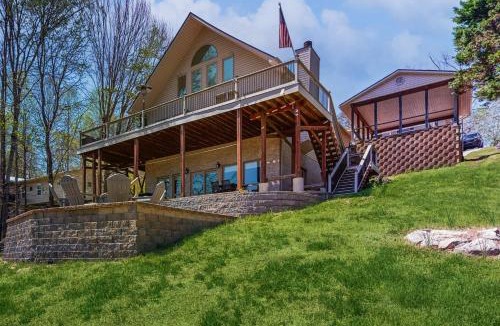Caryville House | Outdoor Spa + Dock! Scenic Norris Lake Retreat