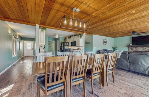 Caryville House | Outdoor Spa + Dock! Scenic Norris Lake Retreat