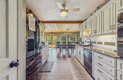 Caryville House | Outdoor Spa + Dock! Scenic Norris Lake Retreat