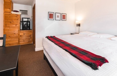 Balsam Lake Hostel | Outdoors Inn Room #3