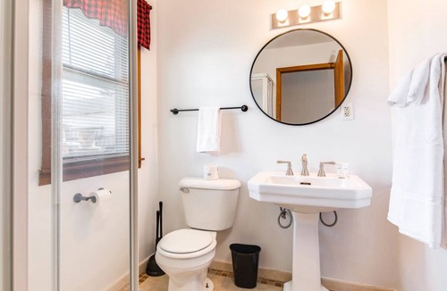 Balsam Lake Hostel | Outdoors Inn Room #3
