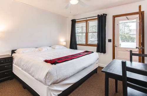 Balsam Lake Hostel | Outdoors Inn Room #3
