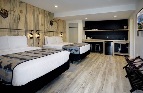 Ponderay Hotel | Outdoors Inn