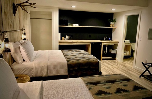 Ponderay Hotel | Outdoors Inn