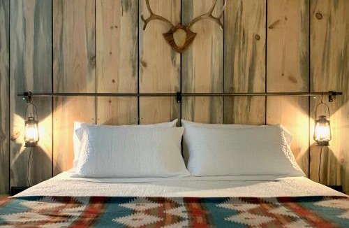 Ponderay Hotel | Outdoors Inn