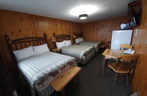 Wawa Hotel | Outdoorsman Motel