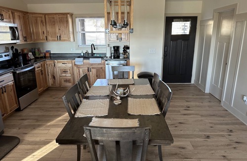 Jonesboro Cabin | Outdoorsman Paradise