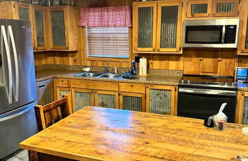 Beech Grove House | Outdoorsmen's Paradise: Lodge on The Black River