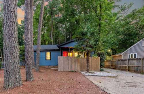 Southwest Raleigh House | Outdoorsy ~ Fresh Spring Vibes ~ Sauna & Cold Plunge ~ 10min Downtown