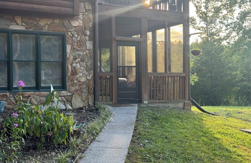 Esom Hill Apartment | Outdoorsy & Relaxation-Focused