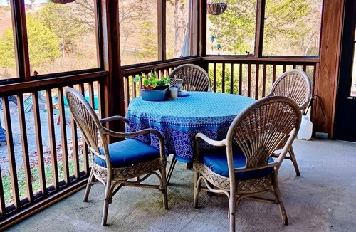 Esom Hill Apartment | Outdoorsy & Relaxation-Focused