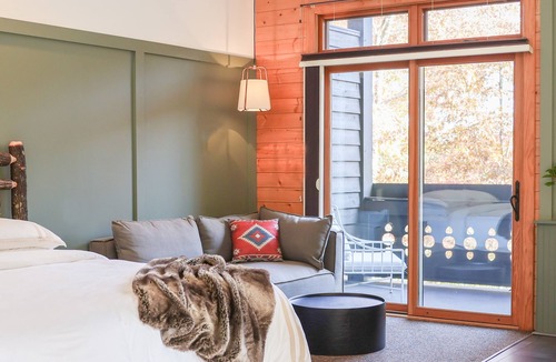 Whittier Cabin | Outland Chalet & Suites Great Smoky Mountains