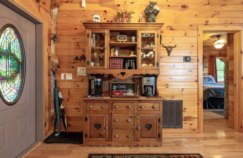 Brasstown Cabin | Outlaw Mountain Lodge: Fire Pit & Panoramic Views!