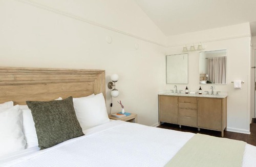 Eastsound Hotel | Outlook Inn on Orcas Island